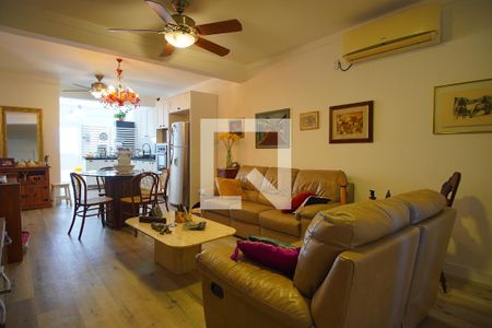 Sala  de apartamento à venda com 2 quartos, 140m² em Vila Ipiranga, Porto Alegre