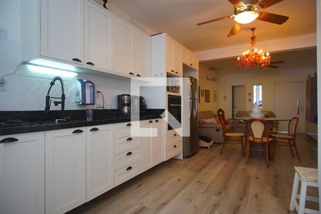 Apartamento à venda com 140m², 2 quartos e 2 vagasCozinha 