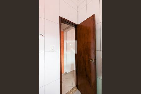 Casa à venda com 120m², 2 quartos e 2 vagasBanheiro 