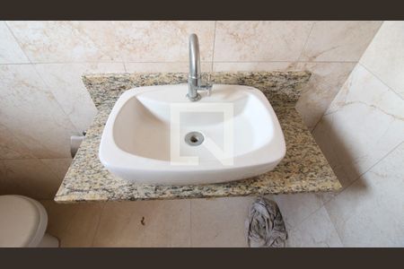 Casa à venda com 250m², 3 quartos e 2 vagasBanheiro 2