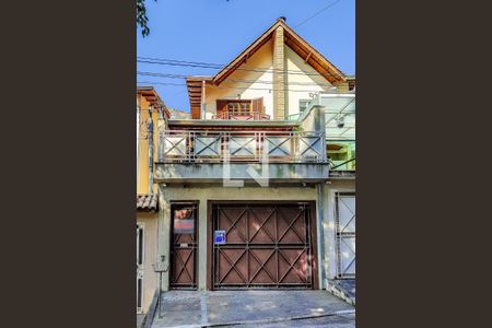 Casa à venda com 131m², 3 quartos e 3 vagas Casa à venda com 131m², 3 quartos e 3 vagasFachada