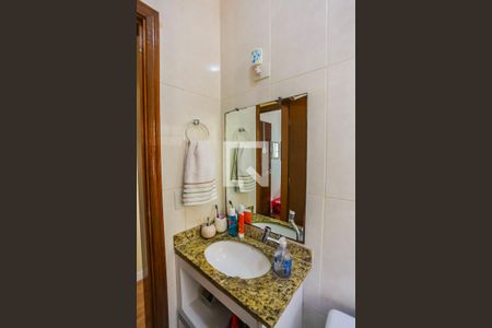 Casa à venda com 131m², 3 quartos e 3 vagas Casa à venda com 131m², 3 quartos e 3 vagasBanheiro