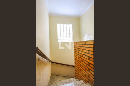 Casa à venda com 131m², 3 quartos e 3 vagas Casa à venda com 131m², 3 quartos e 3 vagasEscada