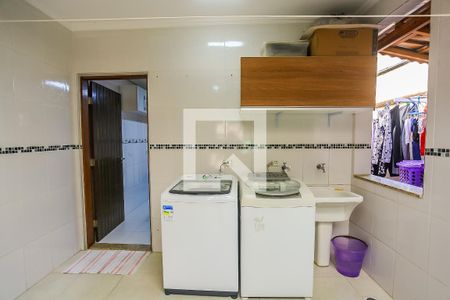 Casa à venda com 131m², 3 quartos e 3 vagas Casa à venda com 131m², 3 quartos e 3 vagasÁrea de Serviço