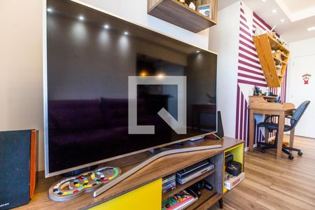 Sala de TV de apartamento à venda com 2 quartos, 74m² em Alphaville Empresarial, Barueri