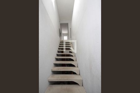 escada de casa à venda com 3 quartos, 250m² em Jardim Teresa, São Paulo