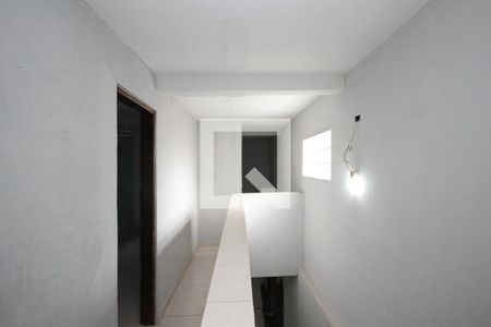 Corredor de casa à venda com 3 quartos, 250m² em Jardim Teresa, São Paulo