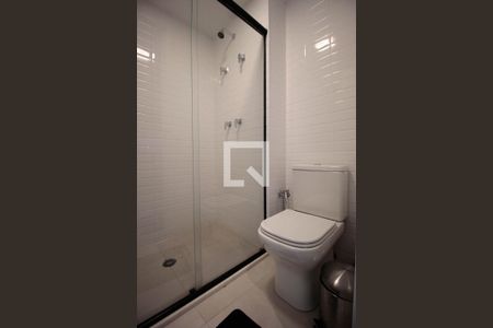 Banheiro de apartamento para alugar com 1 quarto, 45m² em Cerqueira César, São Paulo