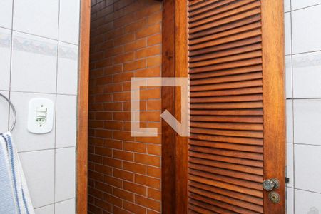 Casa à venda com 347m², 4 quartos e 2 vagas Casa à venda com 347m², 4 quartos e 2 vagasBanheiro Social (1º Andar)