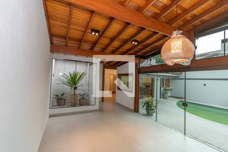 Sala  de casa de condomínio à venda com 4 quartos, 220m² em Loteamento Caminhos de São Conrado (sousas), Campinas