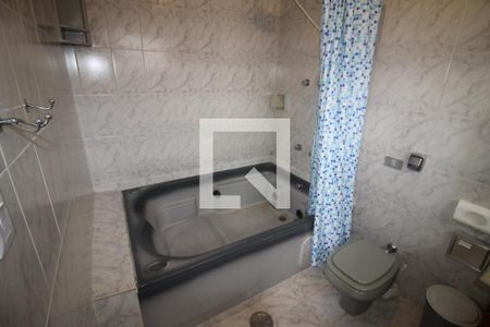 Casa para alugar com 180m², 3 quartos e 2 vagasBanheiro da Suíte