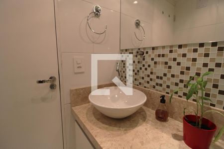 Apartamento para alugar com 70m², 2 quartos e 2 vagasPia banheiro comum