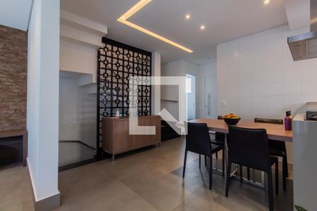 Sala de casa de condomínio à venda com 2 quartos, 200m² em Jardim Monte Kemel, São Paulo