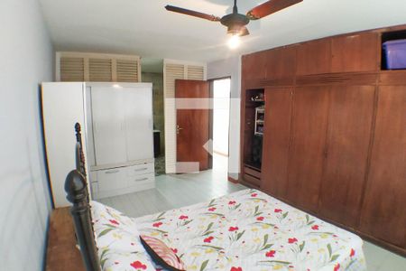 Casa à venda com 260m², 5 quartos e 3 vagas Casa à venda com 260m², 5 quartos e 3 vagasSuíte