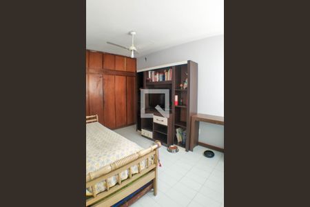 Casa à venda com 260m², 5 quartos e 3 vagas Casa à venda com 260m², 5 quartos e 3 vagasQuarto 2