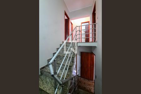 Casa à venda com 196m², 4 quartos e 3 vagas Casa à venda com 196m², 4 quartos e 3 vagasEscada