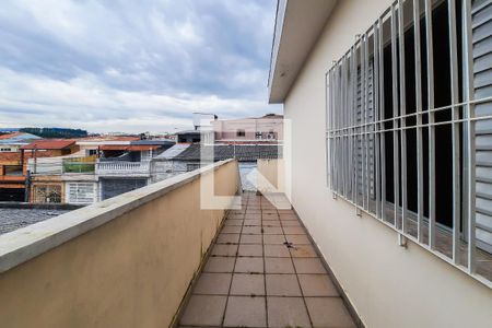 Casa à venda com 196m², 4 quartos e 3 vagas Casa à venda com 196m², 4 quartos e 3 vagasVaranda