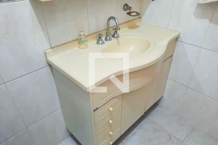 Casa à venda com 196m², 4 quartos e 3 vagas Casa à venda com 196m², 4 quartos e 3 vagasBanheiro 1