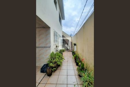 Casa à venda com 196m², 4 quartos e 3 vagas Casa à venda com 196m², 4 quartos e 3 vagasCorredor