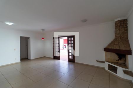 Casa para alugar com 273m², 3 quartos e 4 vagasSalas