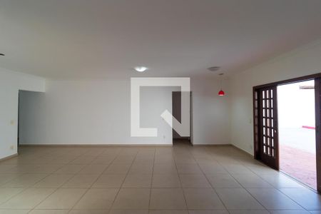 Casa para alugar com 273m², 3 quartos e 4 vagasSalas