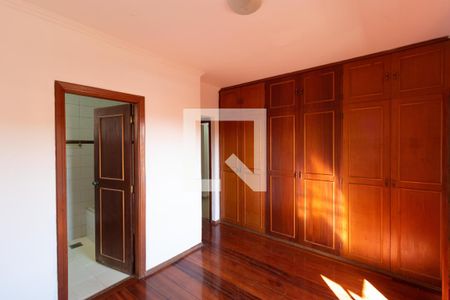 Casa para alugar com 273m², 3 quartos e 4 vagasSuíte