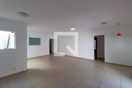 Casa para alugar com 273m², 3 quartos e 4 vagasSalas