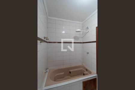 Casa para alugar com 273m², 3 quartos e 4 vagasBanheiro da Suíte