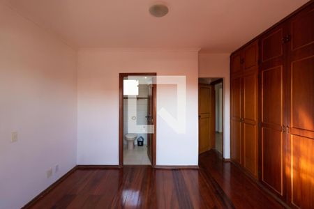 Casa para alugar com 273m², 3 quartos e 4 vagasSuíte