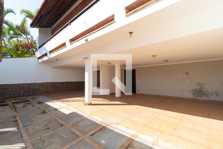 Casa para alugar com 273m², 3 quartos e 4 vagasFachada