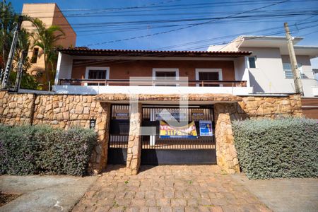 Casa para alugar com 273m², 3 quartos e 4 vagasFachada