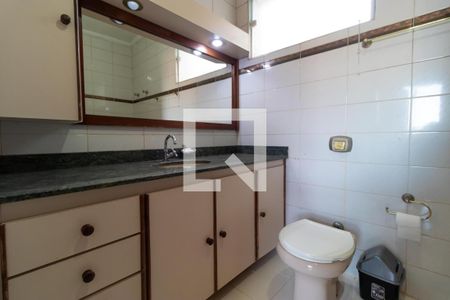 Casa para alugar com 273m², 3 quartos e 4 vagasBanheiro da Suíte