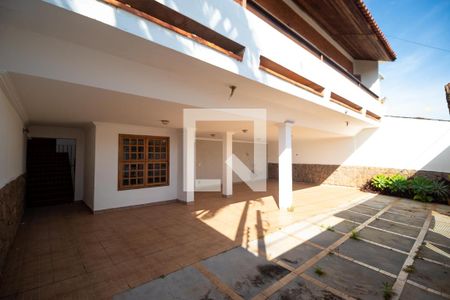 Casa para alugar com 273m², 3 quartos e 4 vagasFachada