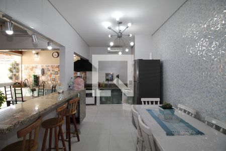 Casa à venda com 200m², 4 quartos e 2 vagasSala/Cozinha