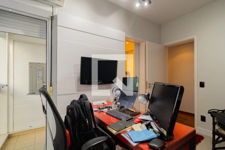 Apartamento à venda com 250m², 4 quartos e 4 vagasSuíte 2