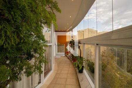 Apartamento à venda com 250m², 4 quartos e 4 vagasVaranda 2 da Sala 