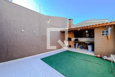 Casa à venda com 230m², 3 quartos e 4 vagasQuintal com churrasqueira