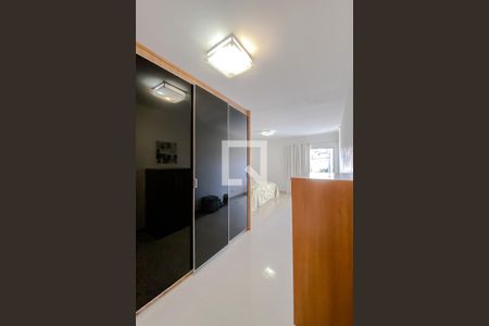 Casa à venda com 230m², 3 quartos e 4 vagasQuarto 1 - Armários