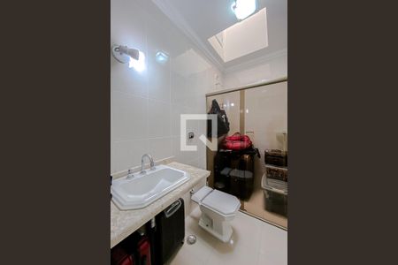 Casa à venda com 230m², 3 quartos e 4 vagasBanheiro da Suíte 2