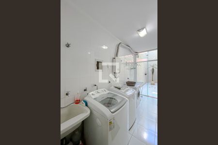 Casa à venda com 230m², 3 quartos e 4 vagasÁrea de Serviço