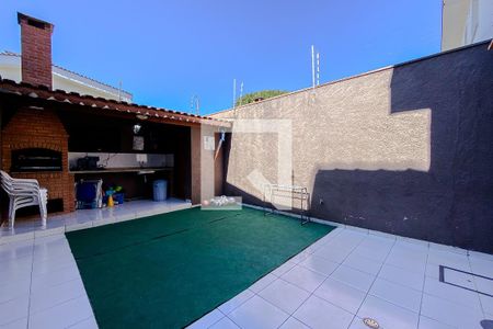 Casa à venda com 230m², 3 quartos e 4 vagasQuintal com churrasqueira