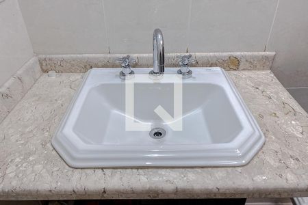 Casa à venda com 230m², 3 quartos e 4 vagasBanheiro da Suíte 2