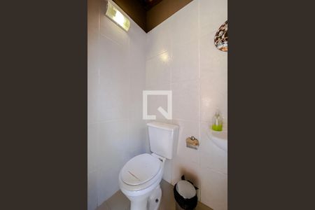 Casa à venda com 230m², 3 quartos e 4 vagasBanheiro de serviço