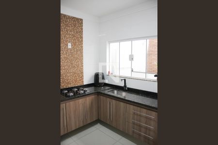 Casa à venda com 110m², 3 quartos e 2 vagas Casa à venda com 110m², 3 quartos e 2 vagasCozinha