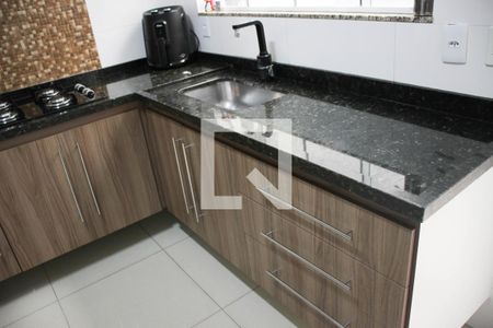 Casa à venda com 110m², 3 quartos e 2 vagas Casa à venda com 110m², 3 quartos e 2 vagasCozinha