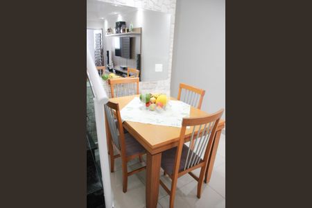 Casa à venda com 110m², 3 quartos e 2 vagas Casa à venda com 110m², 3 quartos e 2 vagasSala de Jantar