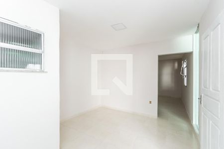 Sala de casa para alugar com 1 quarto, 99m² em Penha, Rio de Janeiro