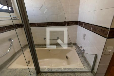 Apartamento à venda com 125m², 3 quartos e 3 vagas Apartamento à venda com 125m², 3 quartos e 3 vagasBanheiro da suíte master