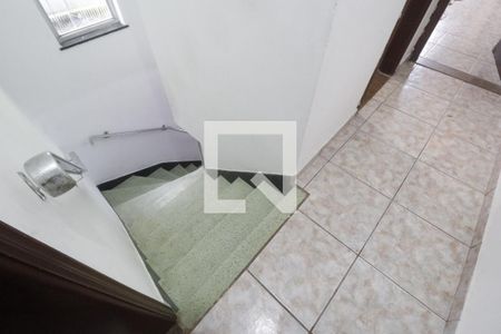 Casa à venda com 120m², 3 quartos e 2 vagasEscada