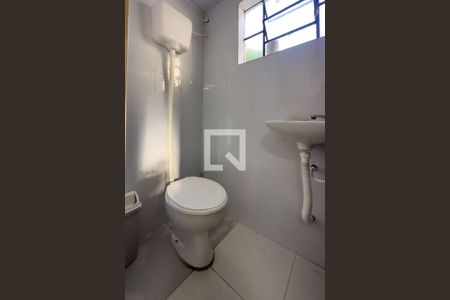 Casa para alugar com 50m², 2 quartos e 1 vaga Casa para alugar com 50m², 2 quartos e 1 vagaBanheiro
